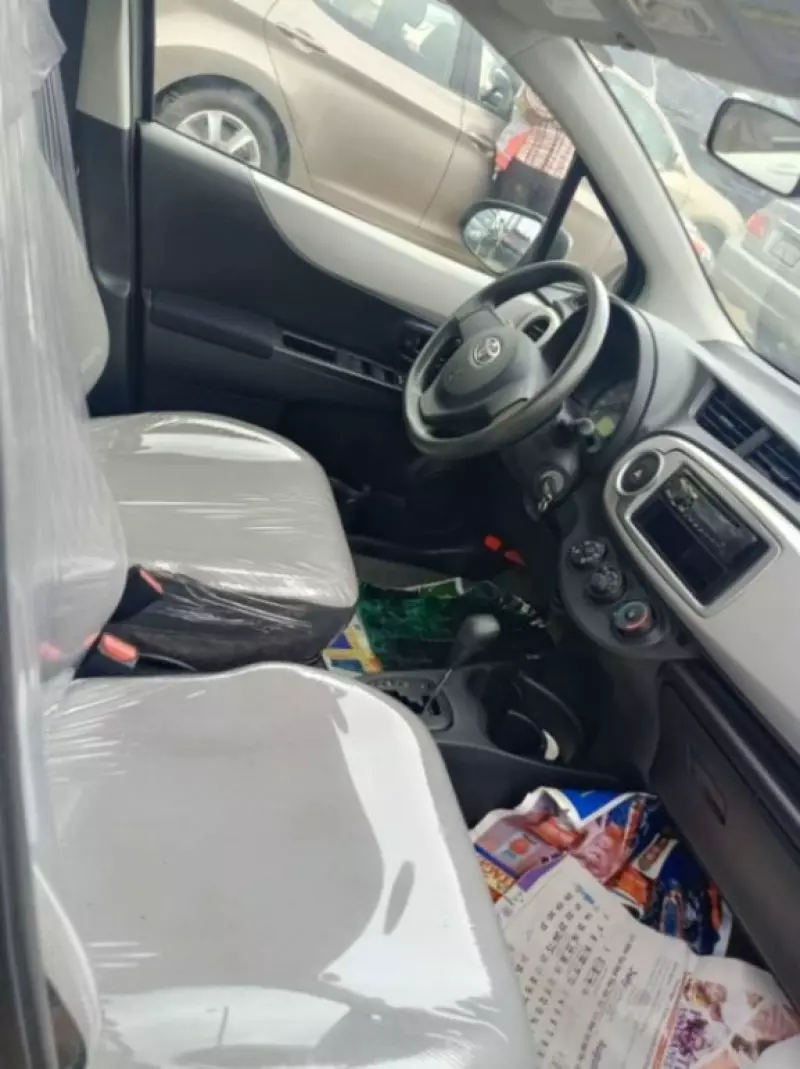 Toyota yaris   - 2011