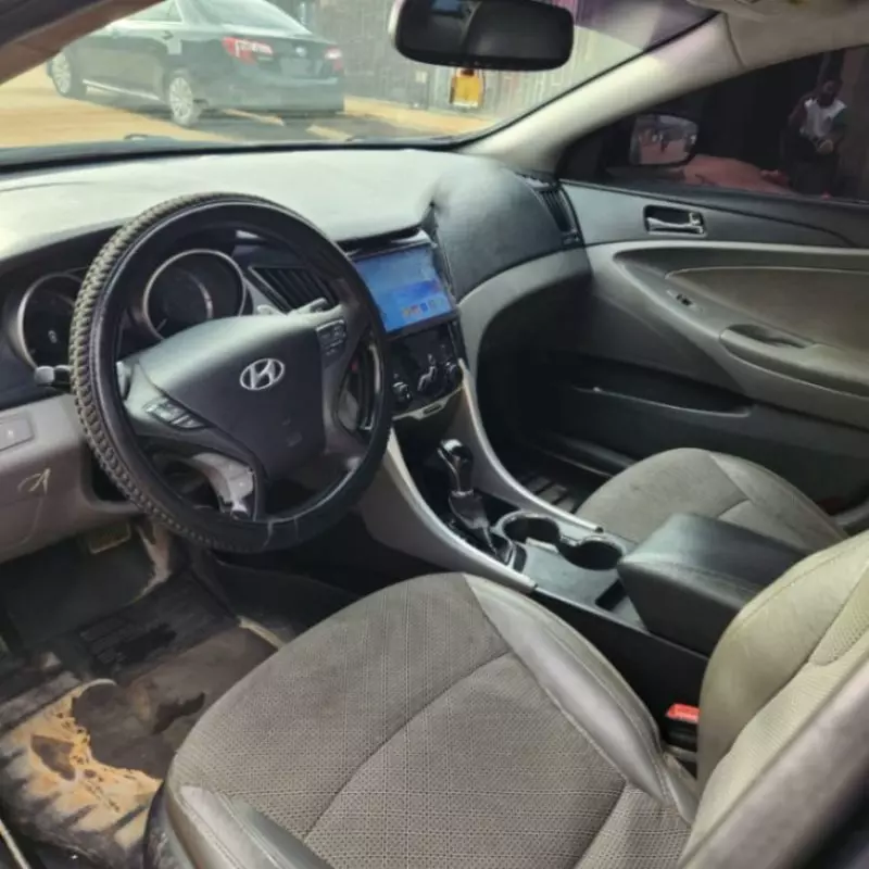Hyundai Sonata   - 2011
