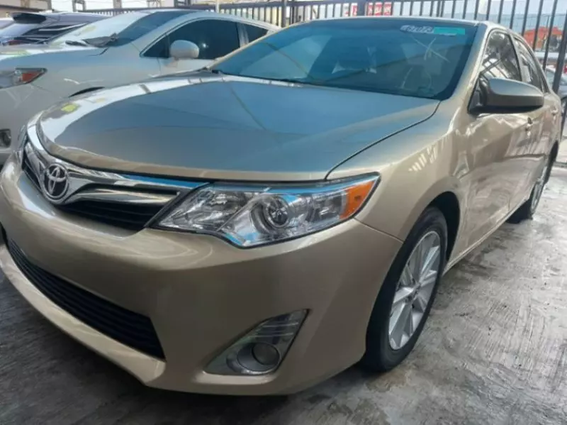 Toyota Camry   - 2012