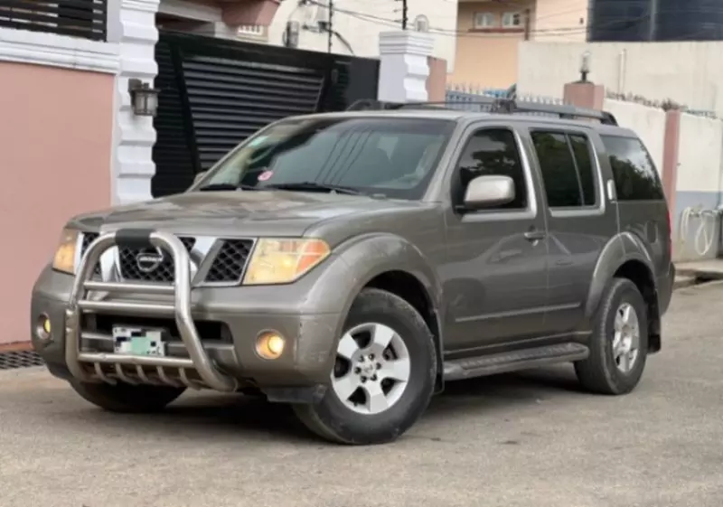 Nissan Pathfinder   - 2005