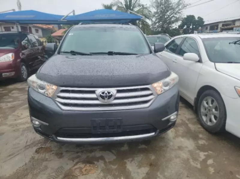Toyota Highlander   - 2012