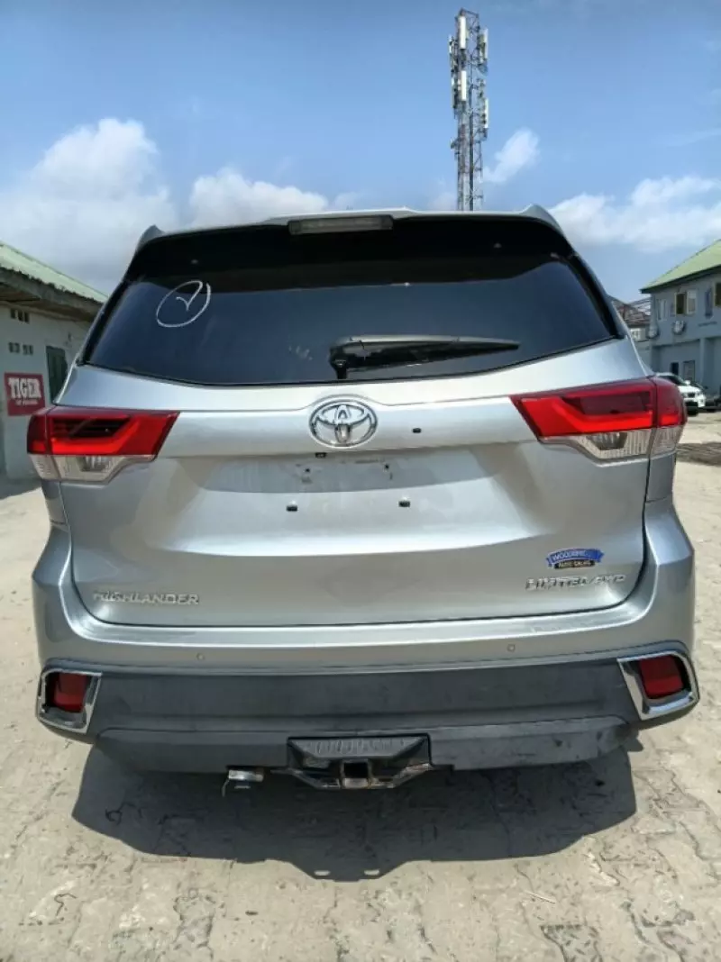 TOYOTA Highlander   - 2017