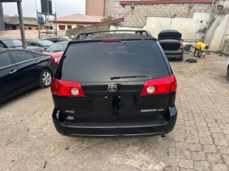 TOYOTA Sienna - 2008