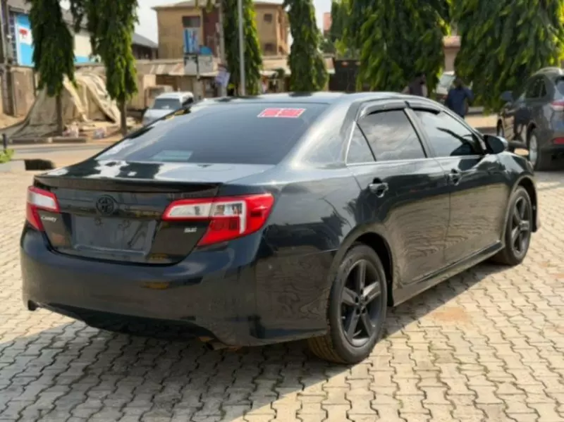 TOYOTA Camry - 2012