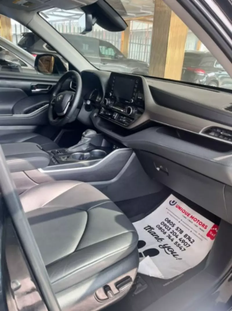 Toyota Highlander   - 2022