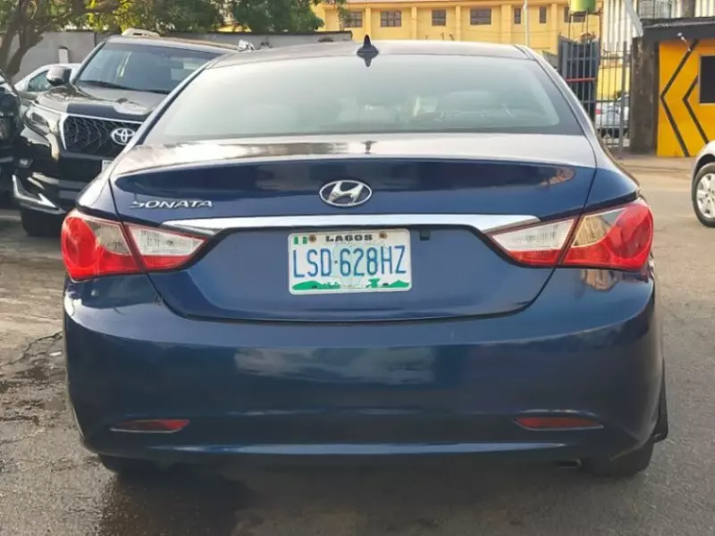 Hyundai Sonata   - 2012