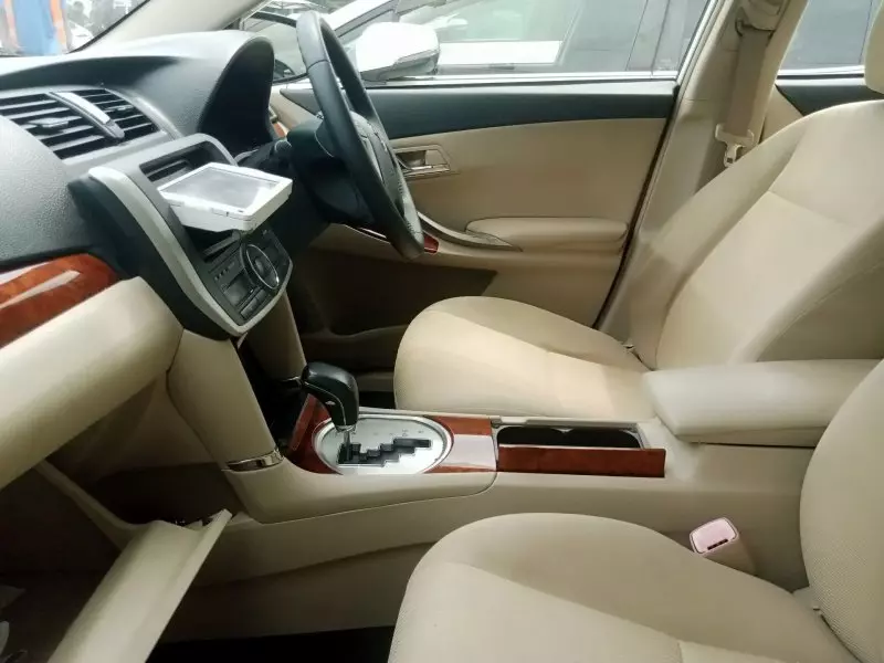 Toyota Premio    - 2014