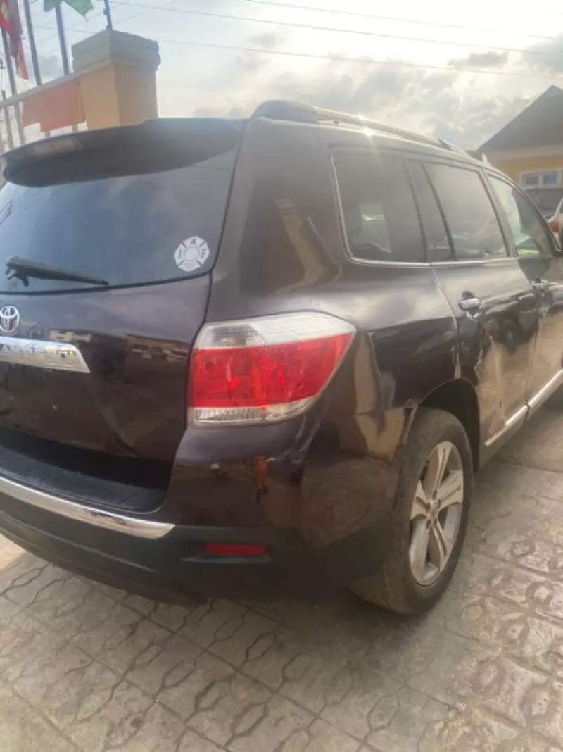 Toyota Highlander   - 2012