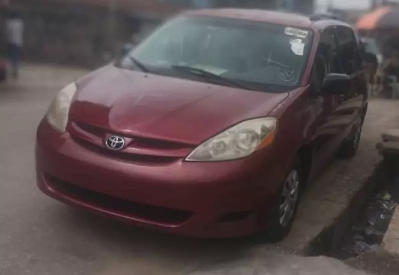 Toyota Sienna   - 2006