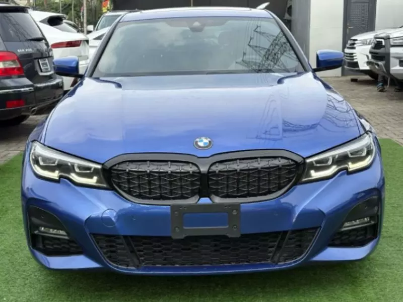 BMW 330i   - 2019
