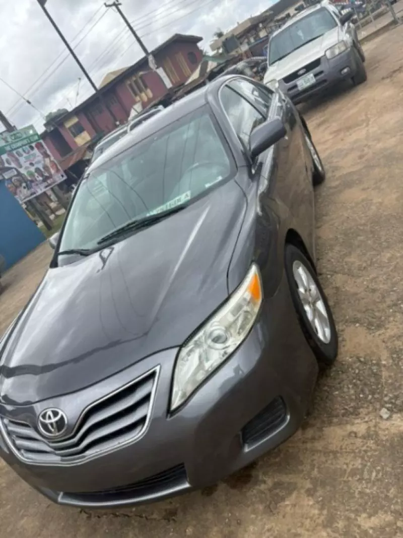 Toyota Camry   - 2011