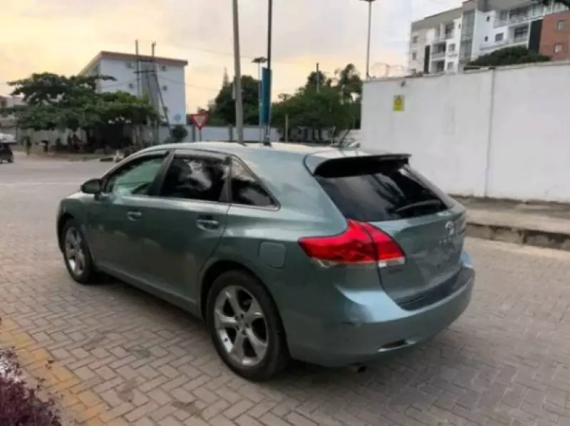 TOYOTA Venza   - 2010