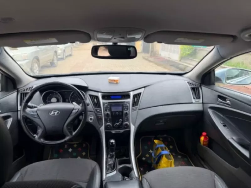 Hyundai Sonata   - 2011