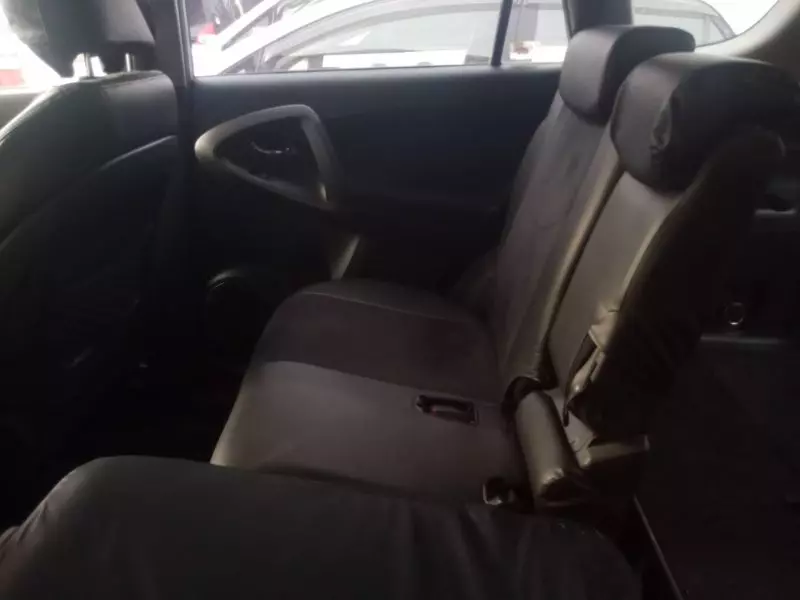 Toyota Vanguard    - 2010