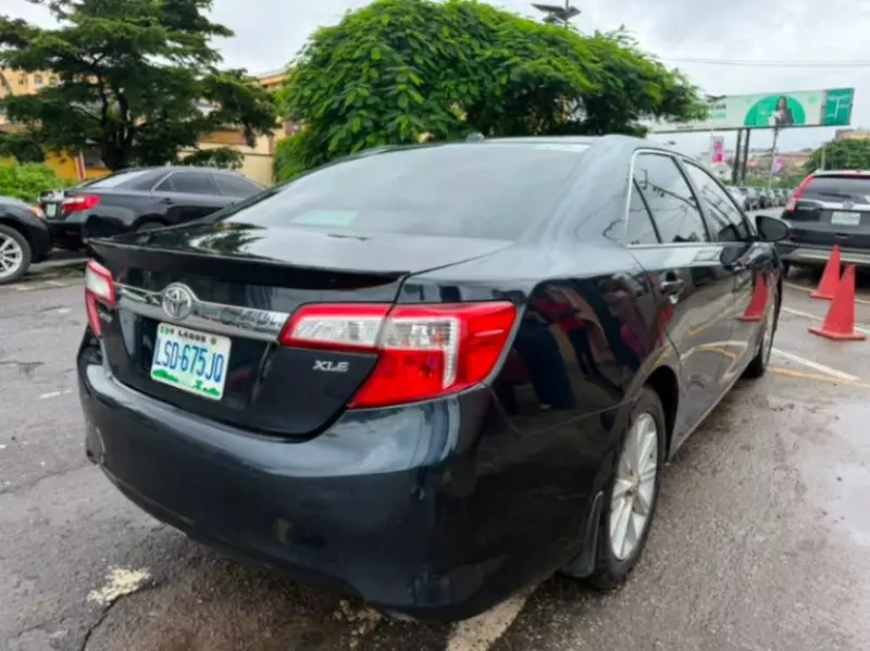 TOYOTA Camry - 2012