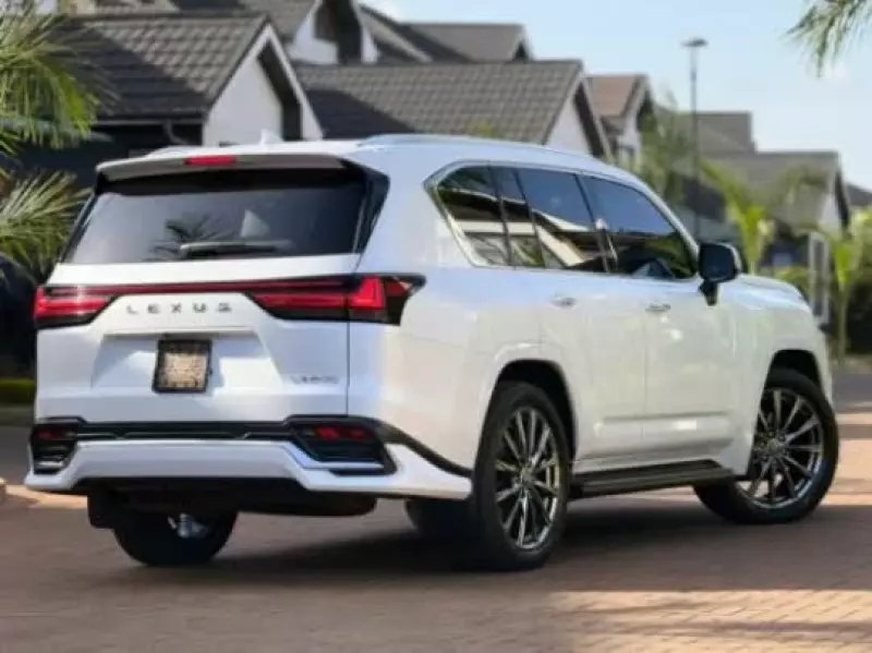 Lexus LX 600   - 2023