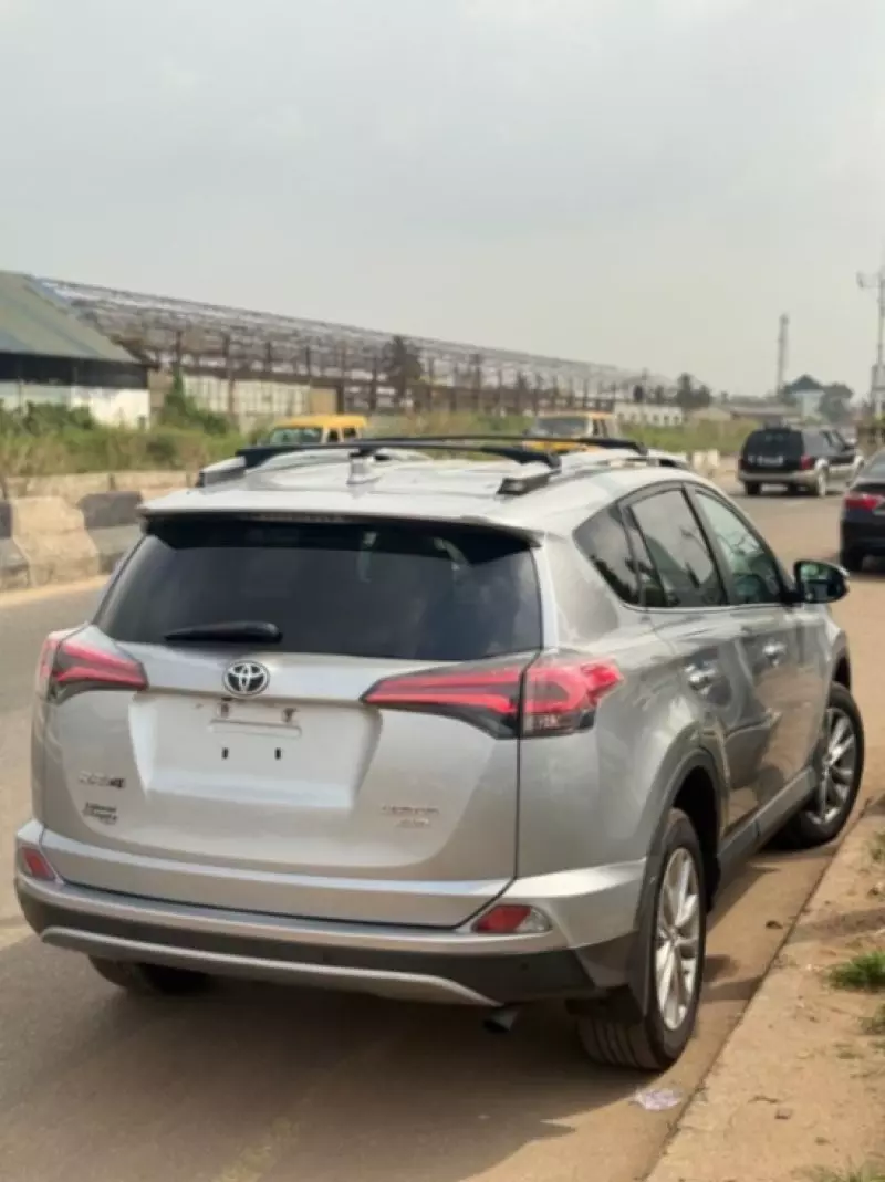 Toyota RAV 4   - 2018