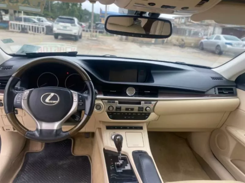 Lexus ES   - 2013