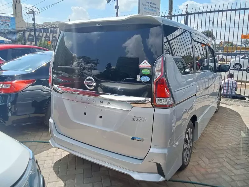 Nissan Serena   - 2018