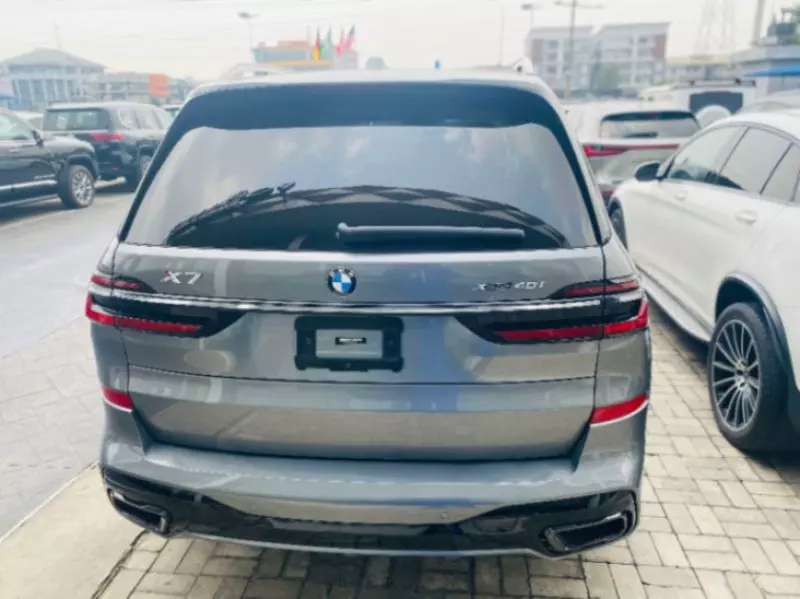 BMW X7   - 2023