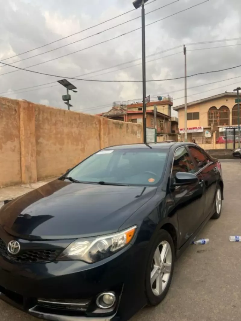 Toyota Camry - 2012
