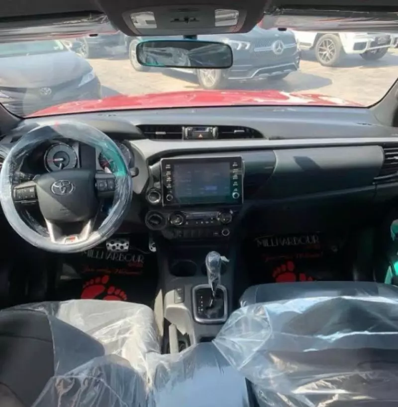 Toyota Hilux   - 2024
