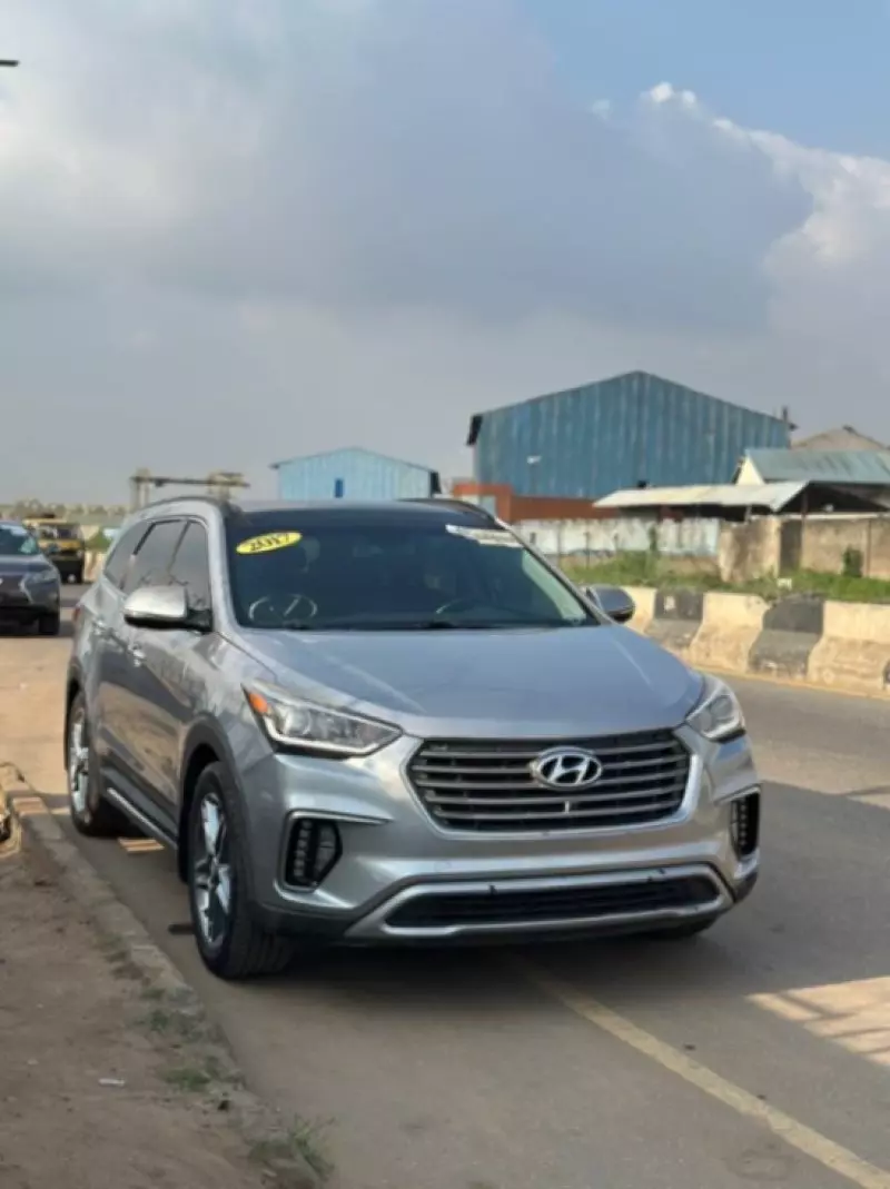 Hyundai Santa Fe   - 2017