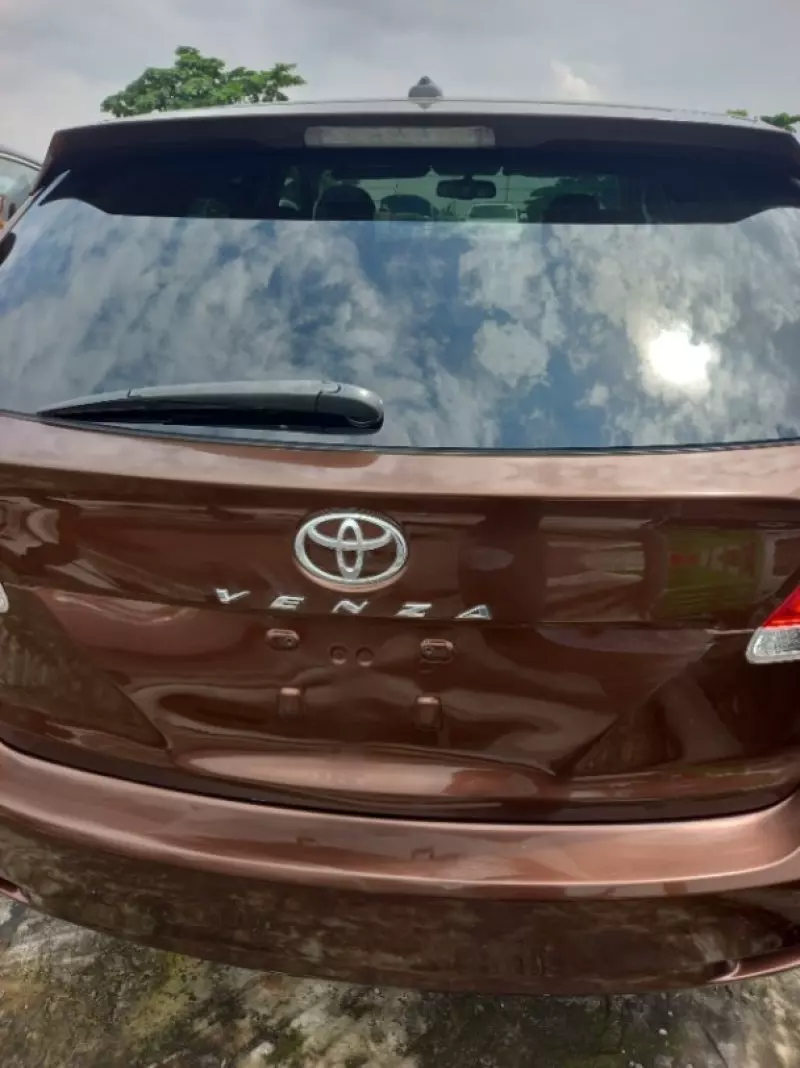 Toyota Venza   - 2012