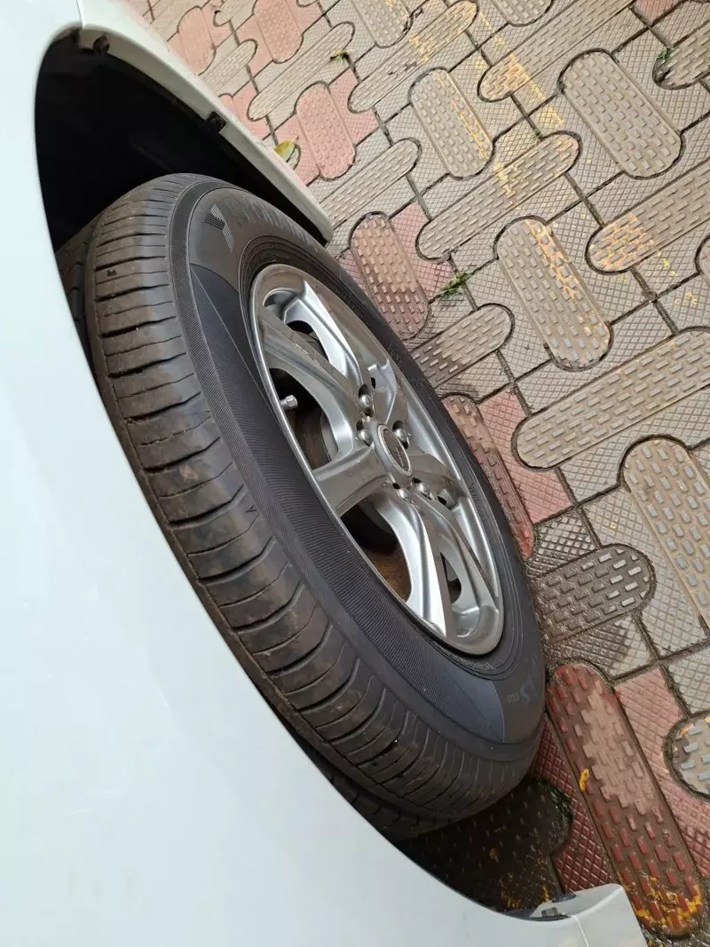 Toyota Noah - 2012