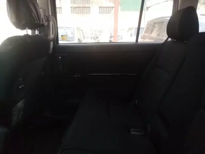 Toyota Isis    - 2013
