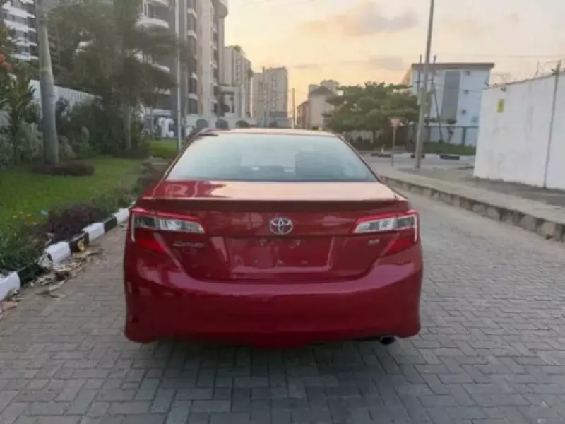Toyota Camry   - 2014