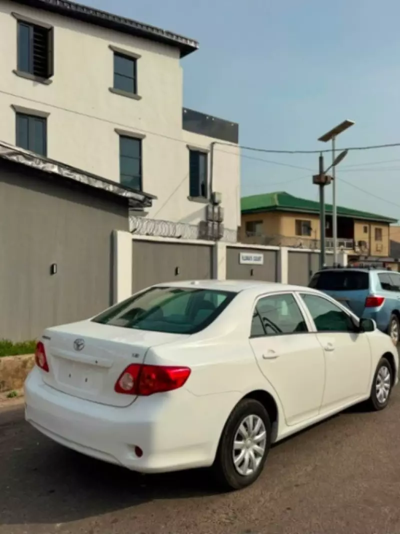 Toyota Corolla   - 2010