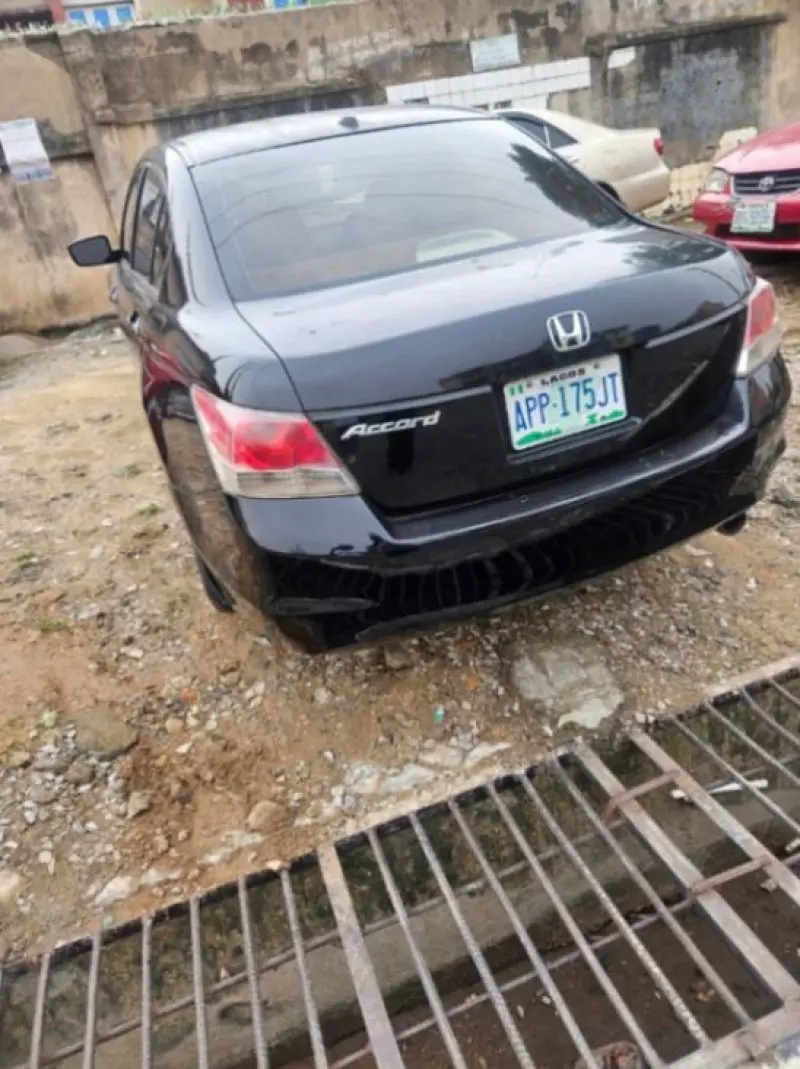 Honda Accord - 2009