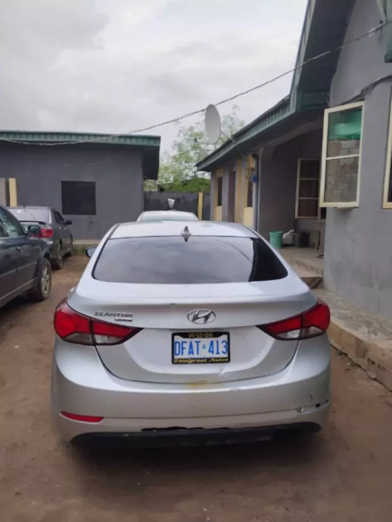 Hyundai Elantra   - 2015