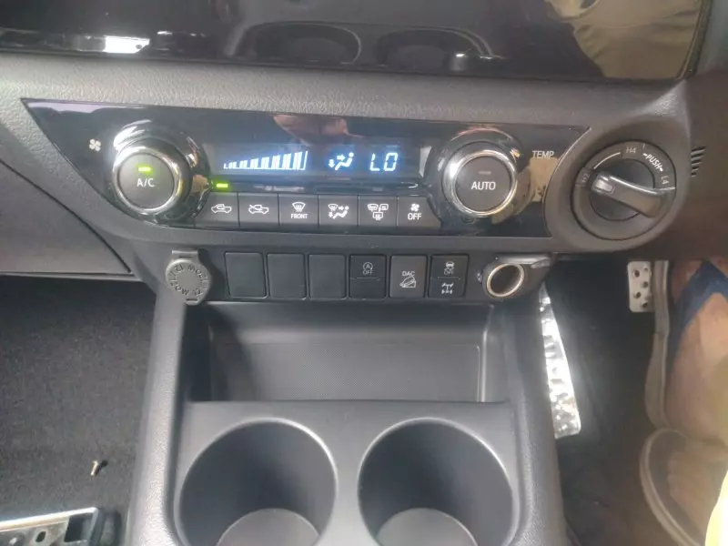 TOYOTA Hilux   - 2020