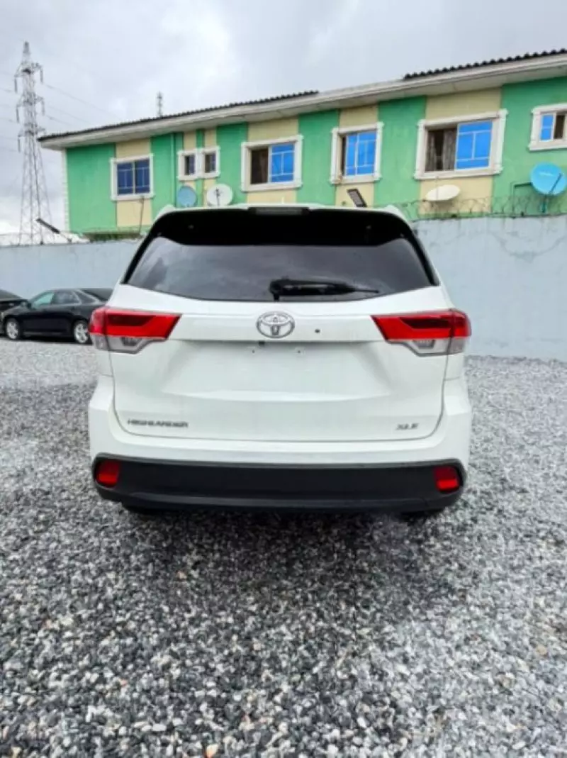 TOYOTA Highlander   - 2015