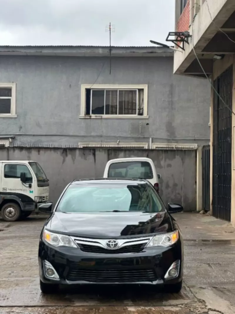 TOYOTA Camry   - 2012