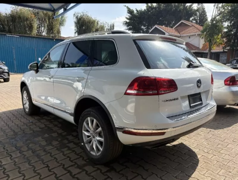 Volkswagen Touareg   - 2015