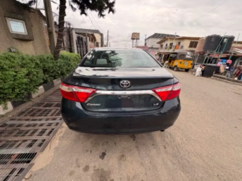 Toyota Camry   - 2016