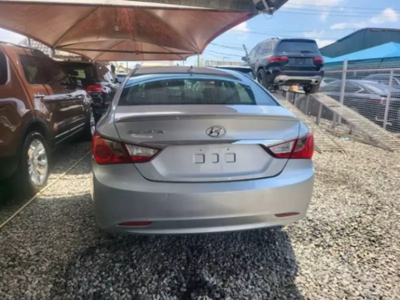 Hyundai Sonata   - 2013