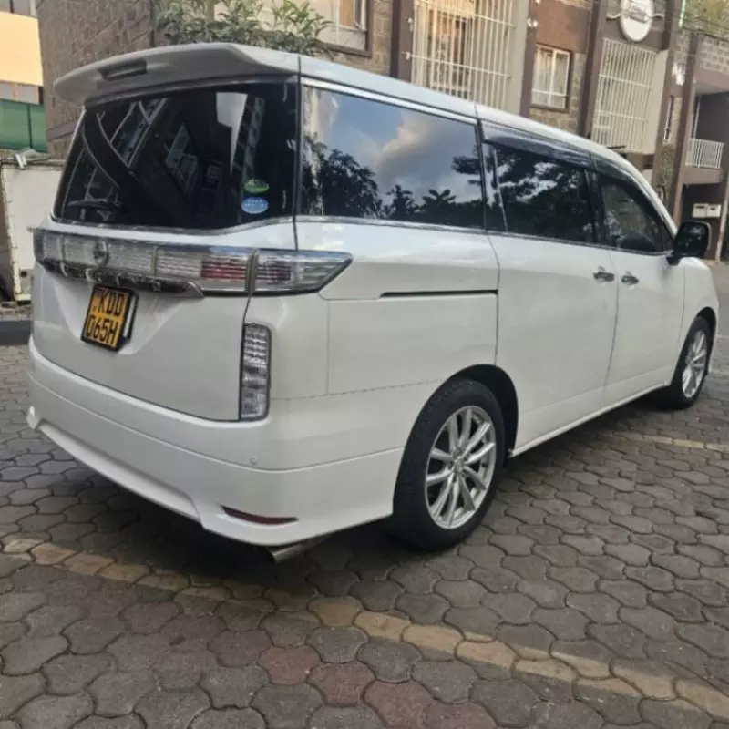 Nissan Elgrand   - 2014