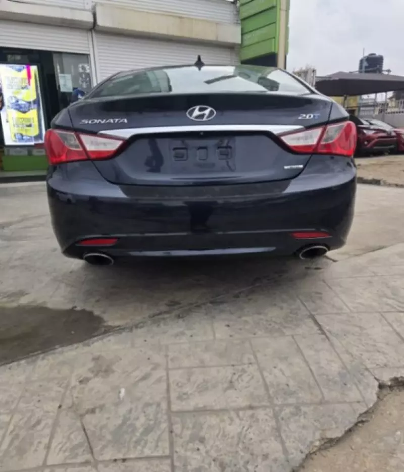 Hyundai Sonata   - 2013