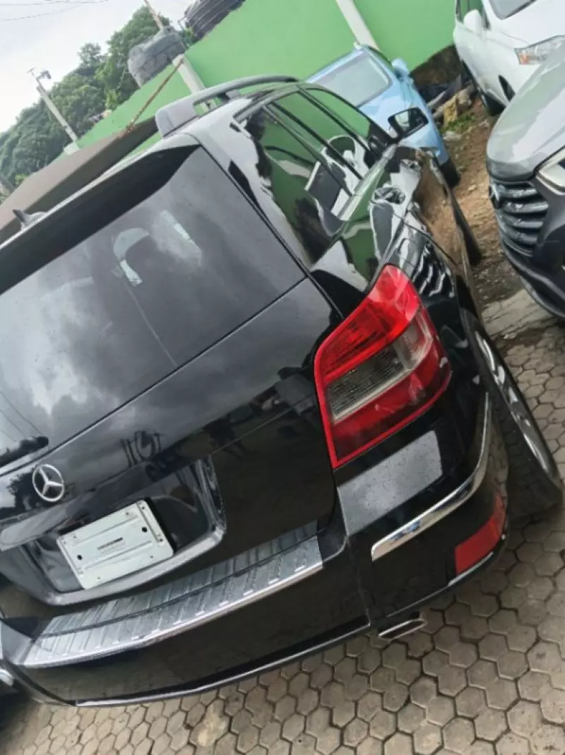 Mercedes-Benz GLK 350   - 2012