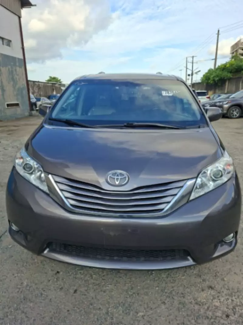 TOYOTA Sienna   - 2017