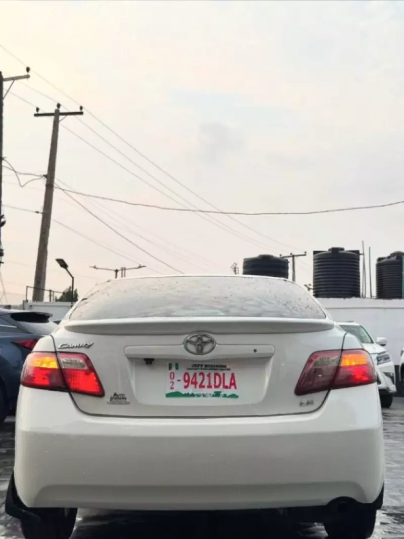 Toyota Camry - 2009