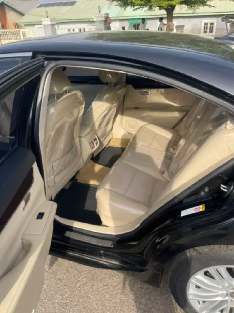 Lexus ES   - 2014
