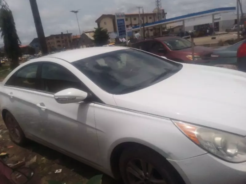 Hyundai Sonata   - 2013