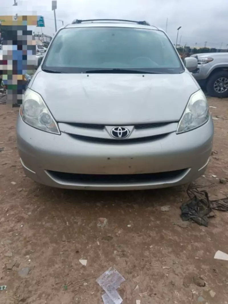 TOYOTA Sienna   - 2008