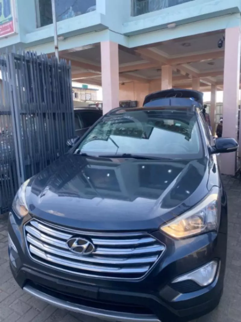 Hyundai Santa Fe   - 2015