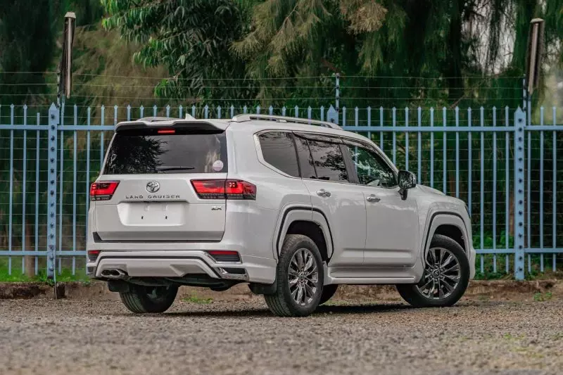 TOYOTA LAND CRUISER 300 LC300   - 2023